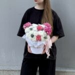 цветочная композиция в коробке белая