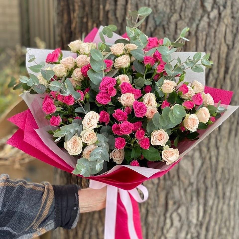 15-sprey-roz-buket микс кустовых роз
